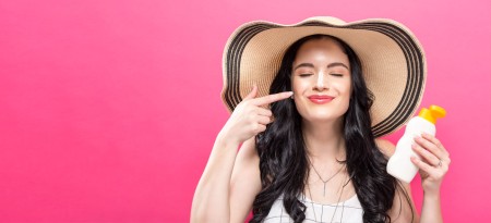 Εσείς…ετοιμάστε τις βαλίτσες των διακοπών και η ISDIN ετοιμάζει το νεσεσέρ των αντηλιακών σας!