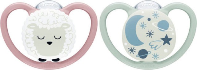 Nuk Space Night Πιπίλα Σιλικόνης Ροζ με Πρόβατο και Γκρι με Φεγγάρι 6-18m , 2 τεμάχια (10.736.619)